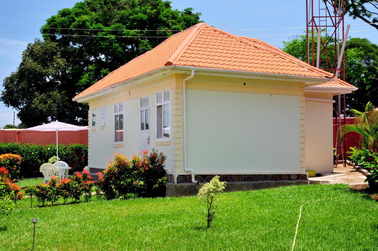 Victoria Lake View Guesthouse & Safaris Entebbe Eksteriør billede