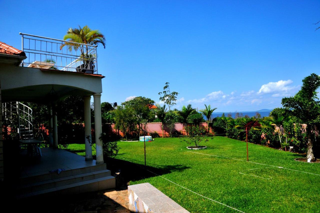 Victoria Lake View Guesthouse & Safaris Entebbe Eksteriør billede