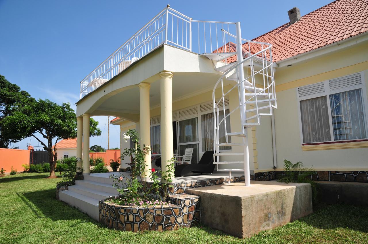 Victoria Lake View Guesthouse & Safaris Entebbe Eksteriør billede