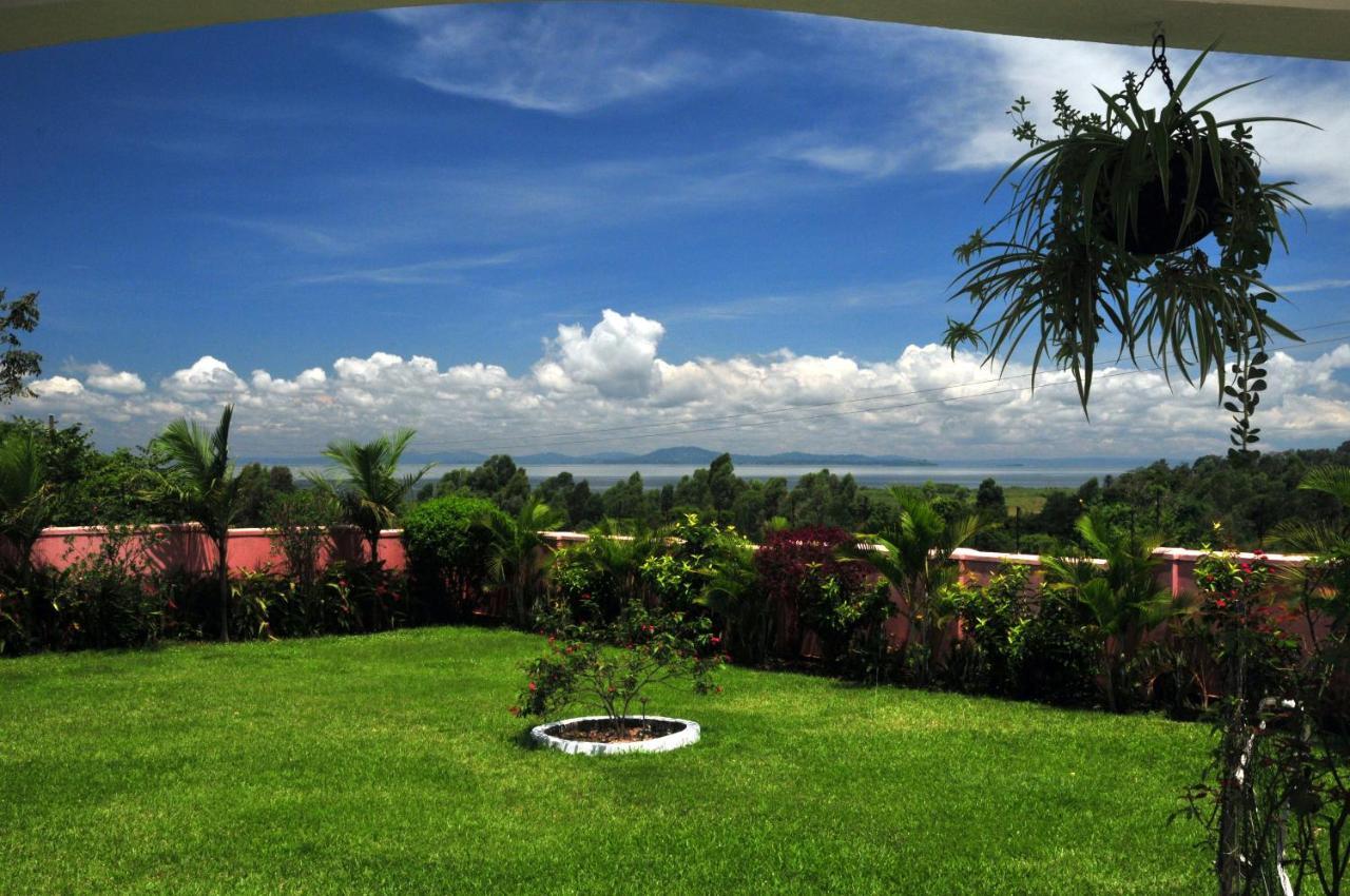 Victoria Lake View Guesthouse & Safaris Entebbe Eksteriør billede