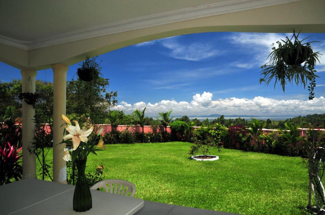 Victoria Lake View Guesthouse & Safaris Entebbe Eksteriør billede