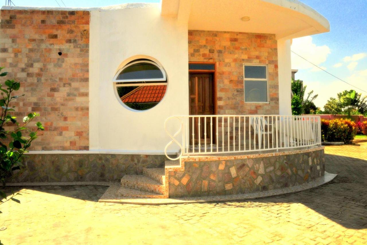 Victoria Lake View Guesthouse & Safaris Entebbe Værelse billede